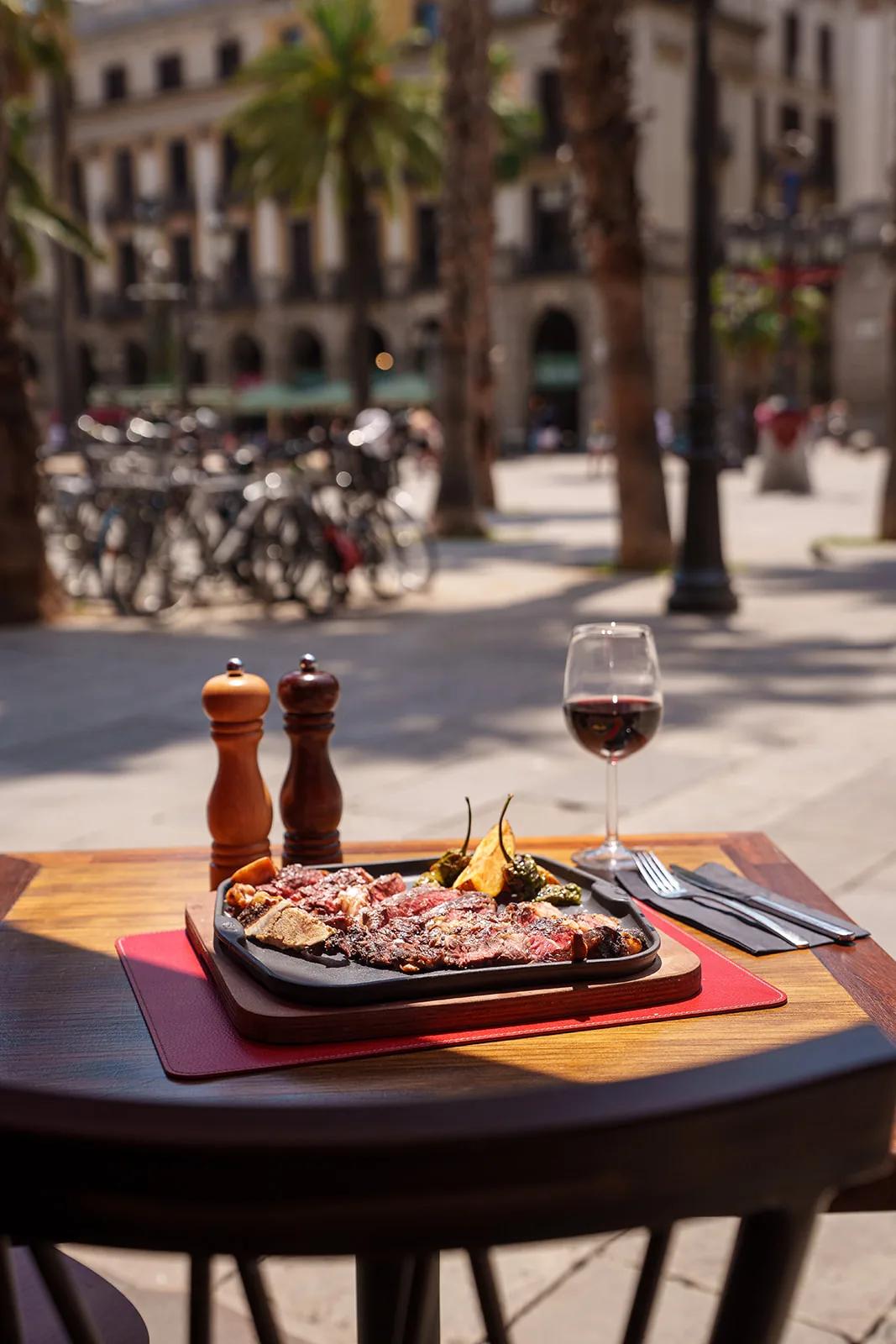 Terraza de Nook en la Plaça Reial
